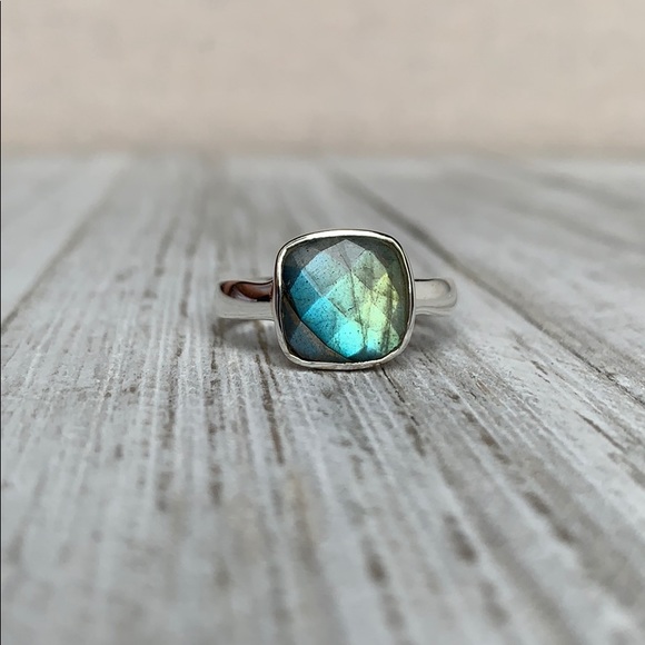 Boutique Jewelry - NEW Labradorite & Sterling Silver Ring
